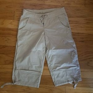 NEW Nike active crop shorts